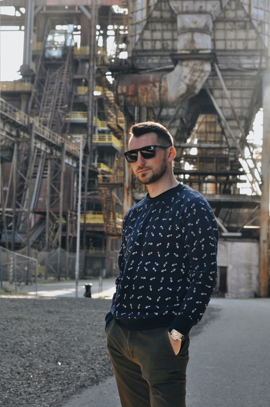 Biobavlněná tmavě modrá unisex mikina South Elements - přední díl. Biobavlněná tmavě modrá unisex mikina South Elements.