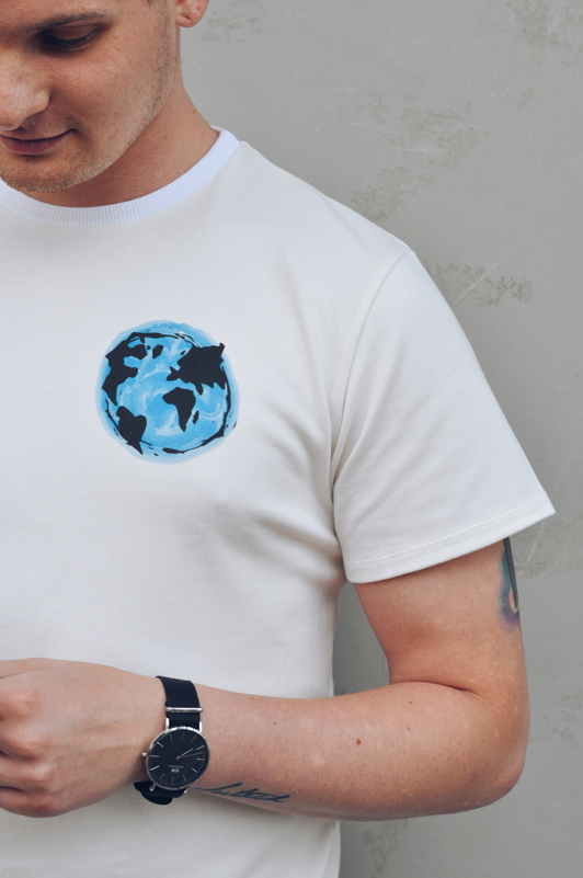 Biobavlněné unisex tričko South Elements s potiskem Země - přední díl, detail potisku. Biobavlněné unisex tričko South Elements s potiskem Země.